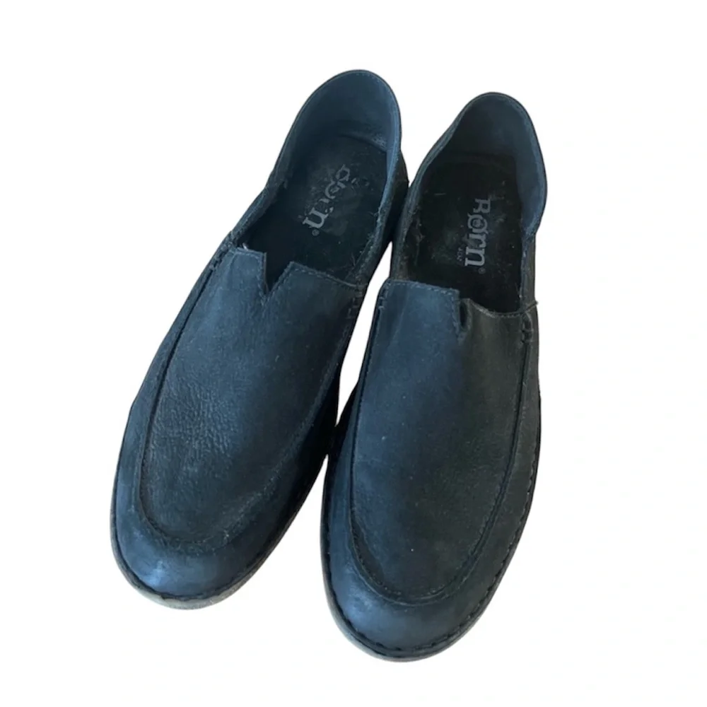 BORN BRAND SIZE 9. Leather upper.
